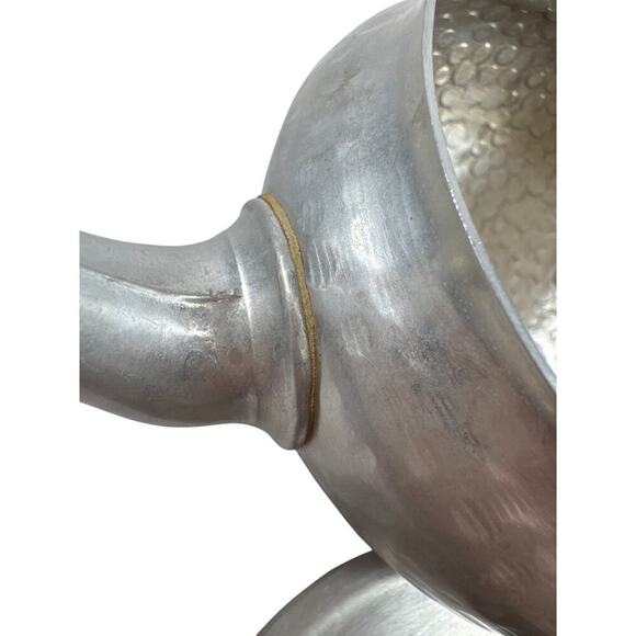 Vintage '50s N C Joseph Ltd. Stratford On Avon J106A Aluminum Hammered Teapot - Picture 9 of 10